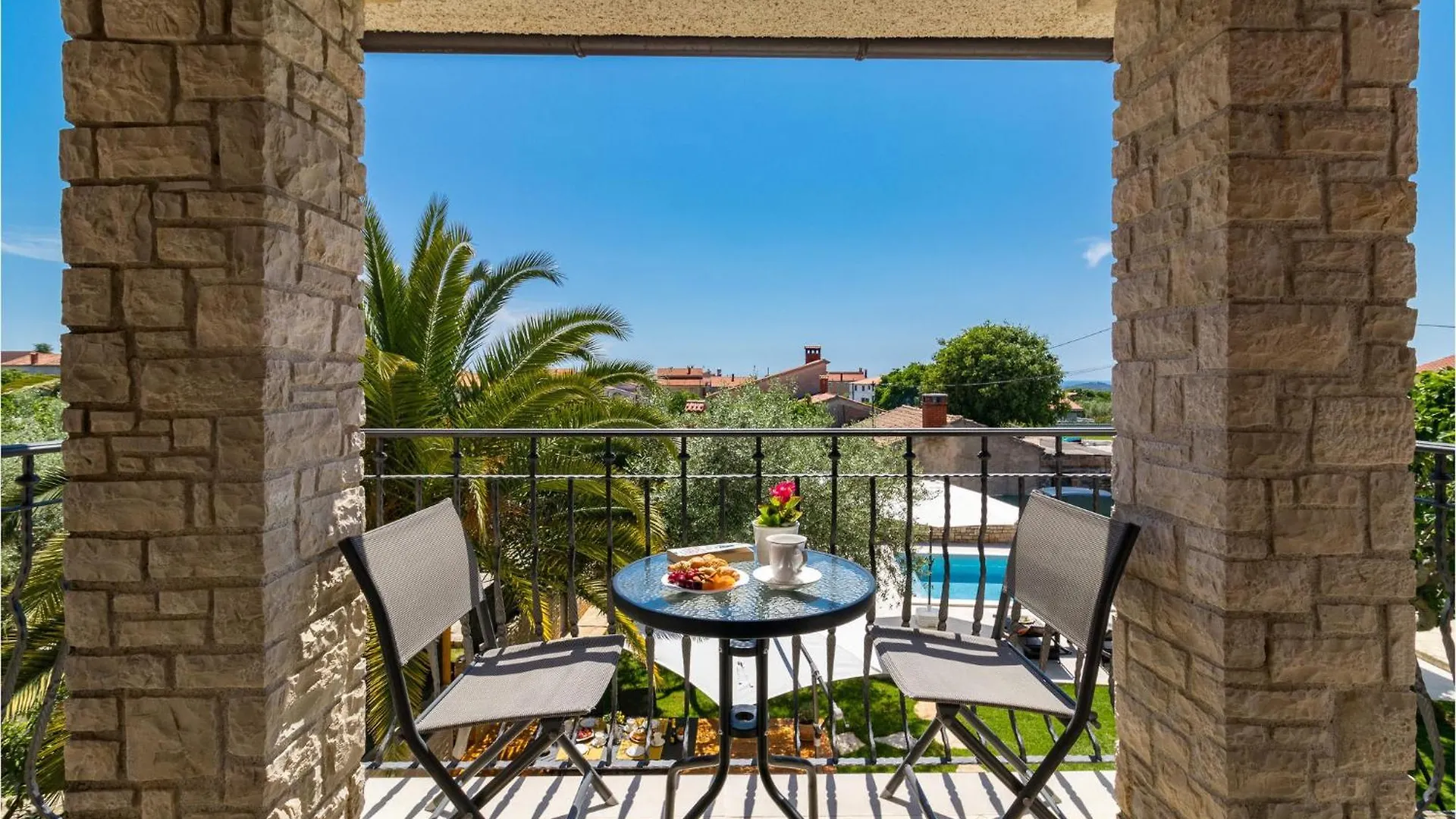 Gorgeous Home In Galizana With Kitchen