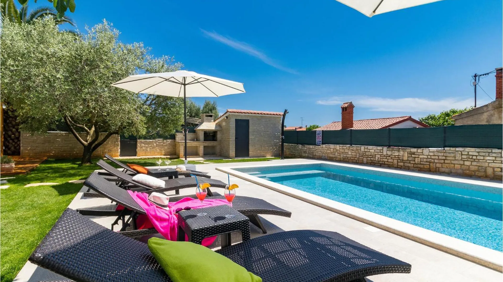 Gorgeous Home In Galizana With Kitchen